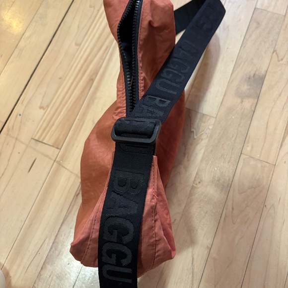 Baggu medium crescent bag - Rhubarb - Picture 2 of 2